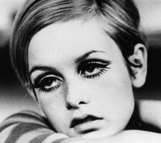 Twiggy Eyes, 60s Mod Makeup, Twiggy 1960s, Twiggy Lawson, Twiggy 60s, 1970s Makeup, Twiggy Style, Mod Makeup, 1960s Makeup