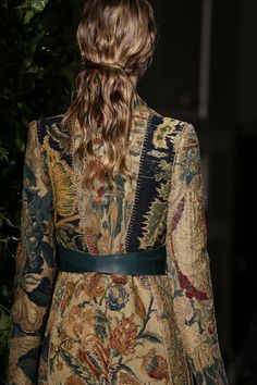 Valentino | Fall 2014 Couture Collection | Style.com Wild Fashion Style, Tapestry Fashion, 2014 Couture, Valentino Haute Couture, Russian Fashion, Drama Queen, Soft Summer, Boho Look