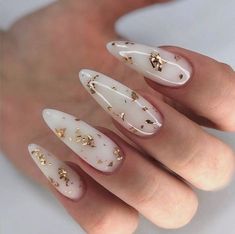 Christmas Nails 2023 White, Milky White Nails With Gold Design, Milki Nails, Milky White Christmas Nails, Uñas Milky White, Milky Nails With Design, Milky White Nails With Design, Nails Milky, Milky White Nails