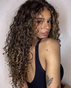 Woman With Tattoos, Long Curly Haircuts, Dyed Curly Hair, Layered Curly Hair