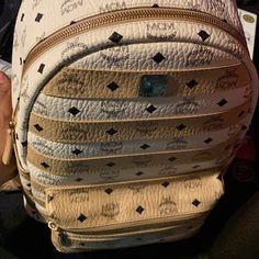 Brand New Luxury Leather Backpack In Cream, Luxury Cream Leather Backpack, Standard White Backpack, White Luxury Bag With Zipper Closure, Luxury White Backpack, Luxury White Standard Backpack, White Leather Backpack With Zipper, White Leather Backpack With Zipper Closure, White Luxury Leather Backpack For Daily Use