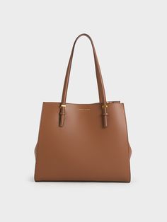 This item is part of our Online Exclusive selection, which consists of unique colourways and designs that are only available for purchase at CHARLESKEITH.COM.This product is made with at least 20% sustainable materials by weight. CHARLES & KEITH uses recycled, degradable, organic, and water-based materials in our eco-conscious collection.A tote bag that can carry everything you need is a style essential. Featuring a structured rectangular silhouette and minimalist design, the Sansa looks polishe Charles And Keith Bags Brown, Charles And Keith Tote Bag, Brown Tote Bag Outfit, Charles Keith Bags, Structured Tote Bag, Tote Bag Outfit