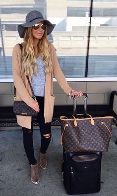 Airport Style Winter, Air Travel Outfits, Summer Airplane Outfit, Casual Travel Outfit, Winter Vacation Outfits, Winter London, Outfits Cold