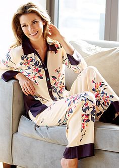 I kinda love these pjs... Night Wear Pajamas, Women Nightwear Dresses, Night Wear Dress, Night Suit For Women, Luxury Pajamas, Silk Pajamas Women, Pajama Fashion, Sleepwear Fashion, Silk Outfit