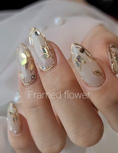 Unique Wedding Nail Designs, Whimsical Wedding Nails, Ethereal Nail Art, Gel Nail Art Designs Unique, Unique Wedding Nails, Classy Gold Nails, Unusual Nail Designs, Nail Art Flower, Winter Glam