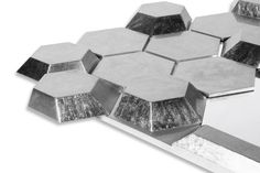 several silver hexagonals are arranged on top of each other, and one is in the middle