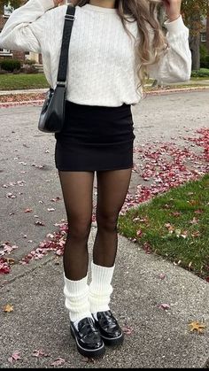 Fall Outfits Women Girly, Outfit Inspo November, Cute Skirt Outfits Fall, November Brunch Outfit, Mini Skirt Outfit Ideas Winter, Fall And Winter Outfit Ideas, Fall Outfits With Black Skirt, Thanksgiving Outfit Cold Weather, Cute November Outfits