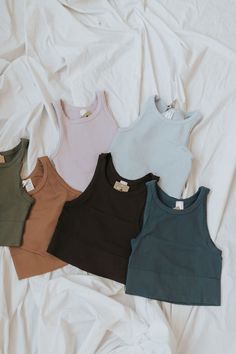 Pictures Of Crop Tops, Cute Cropped Tops, Fashion Crop Tops, Knitted Top Outfit, Basic Clothes, Simple Tops, Beautiful Tops, High Neck Crop Top, Clothes Tops