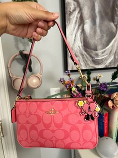 Trendy Purses, Luxury Bags Collection, Handbag Essentials, Girly Bags, Luxury Purses, Fancy Bags, Girly Accessories, Pink Girly Things, Essential Bag