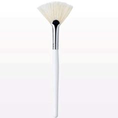 Fan Mask Brush Bristles length:  2.5 cm Handle: 15 cm Makeup Applicators, Mask Brush, Peeling Skin, Makeup Application, Makeup Tools Brushes, Makeup Tools, Makeup Cosmetics, Face Masks, Makeup Brushes