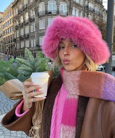 Cute Warm Winter Hats, Bucket Hat Women Winter, Womans Beanie Hats, Luxury Warm Beanie Hats, Cute Winter Hats Women, Winter 2022 Hats, Luxury Winter Hats For Women, Luxury Bucket Hat For Women, Emrata Fur Hat