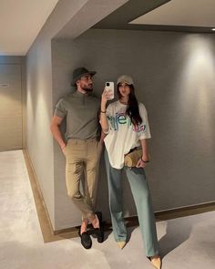 Ootd Couple, Best Couple Pictures, Couple Fits, Classy Couple, Couple Style, Hijabi Fashion Casual, Bff Video, Cute Couple Art, Hijabi Fashion