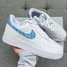 Nike Air Force 1 White Blue Unc Bandana Special Edition It Comes With Women's Size: Women’s 6.5 (Last) Women's 7 (Last) Women’s 7.5 (Last) Women’s 8 (Last) Women’s 8.5 (Last) - Sold Brand New With Original Box Classic And Retro Ship Same Or Next Day All Sales Final. 100% Authentic #Nike #Af1 #Streetwear #Paisley #Unc M19 Nike Air Force 1 White, Air Force 1 White, Nike Shox Nz, Nike Vapor Max, Nike Air Women, Painted Nikes, Paisley Color, Nike Air Force 1s, Nike Max