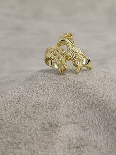 Gold Phoenix Fire Bird Ring, 10k 14k 18k Solid Gold Handmade Jewelry, Fantasy Ring for Women, Spiritual Fire Bird Ring, Gold Gift for Her ★Item Details * Gender : Female / Male  * Material: 10K - 14K - 18K Gold * Ring Diameter: 1.9cm (0.8 inches)  * Ring Weight:  10K: 7.50 - 8.00 Gr 14K: 8.50 - 9.00 Gr 18K: 9.50 - 10.00 Gr * All our products are handmade and weights may vary   (-) 1,00 gram  * Ring Size: 5 US to 15 US - ( Contact me if you're expecting to buy another ring size ) * Visit our shop for more items https://www.etsy.com/shop/7SAtelier  ✔ Ready to Ship in 3-5 Business Days ✔ Free shipping worldwide! ✔ The product will be sent in a bubble-wrapped handmade wooden box to avoid any damage during shipping. ✔ Visit our store, browse our other collections, and find the perfect piece you Fire Jewelry Ring, Fnatasy Rings, Fox Ring Gold, Fox Jewelry Ring, Phoenix Fire Bird, Phoenix Ring, Phoenix Fire, Women Spiritual, Phoenix Jewelry