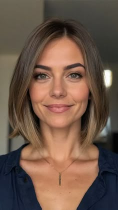 Trendy Mom Haircuts for Every Hair Length - Fads Growing Out A Bob Haircut, Medium Length Mom Haircut, Long Bob For Round Face, Short Mom Hair, Short Mom Haircut, Bob For Round Face, Medium Bobs, Mom Haircut, Mom Haircuts