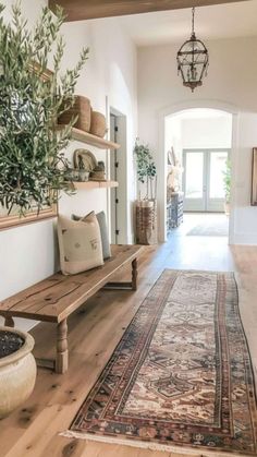 Hallway inspiration. Cottage Hallway, Cozy Farmhouse Bedroom, Rustic Hallway, Jade Design, Hallway Inspiration, Hallway Rugs, Hallway Design, Kitchen Cabinet Colors