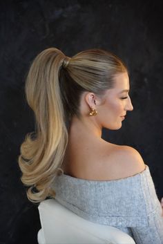 Barbie ponytail Model Ponytail Hairstyles, Hollywood Curl Ponytail, Old Hollywood Ponytail, Best Celebrity Hairstyles, Barbie Style Ponytail, Disco Ponytail, Full High Ponytail, Wedding High Ponytail, Retro Ponytail Hairstyles