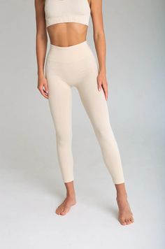 They adapt perfectly to the shape of the body and do not hinder movement. Ideal for outdoor activities and light sports such as yoga or pilates or for everyday life combined with casual garments. Made of soft stretch microfiber that absorbs moisture well while allowing air to pass through, they dry quickly and thus maintain a comfortable body temperature, do not wrinkle or require ironing or additional care. They maintain the brilliance of their color even after several washes and their shape re Breathable Elastane Leggings For Pilates, Solid Seamless Gym Leggings, Seamless Solid Color Gym Leggings, Black Seamless Gym Leggings, Compressive Seamless Sportswear Leggings, Compressive Seamless Elastane Leggings, Seamless Solid Leggings For Gym, Athleisure Compression Seamless Leggings, Compressive Seamless Tights For Pilates