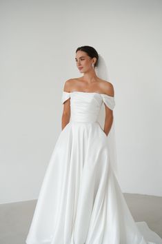 Wedding Dresses A Line Romantic, Jenna Johnson Wedding Dress, Timeless Ball Gown Wedding Dress, Simple Wedding Dress Poofy, Wedding Dresses For Larger Busts, Wedding Dresses For Broad Shoulder Women, White Poofy Wedding Dress, Wedding Dresses Shoulder Off, Basic White Wedding Dress