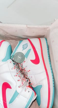 Trendy Shoes Jordans, Jordans Preppy, Preppy Jordans, Customized Nike Shoes, Preppy Shoe, Cool Jordans, Cute Jordans, Pinterest Cute, Nike Jordans