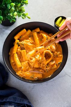 Rose Tteokbokki Rose Toppoki, Rose Tteokbokki Recipe, Rose Tteokbokki, Teokkboki Recipes Easy, Korean Steamed Egg, Korean Fish Cake, Seaweed Rolls, Tteokbokki Recipe, Korean Chili Flakes