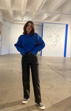 Black And Blue Winter Outfits, Cropped Blue Sweater Outfit, Blue Chunky Sweater Outfit, How To Style Blue Sweater, Royal Blue Jumper Outfits, Blue Sweater Street Style, Navy Sweater Outfit Aesthetic, Royal Blue Sweater Outfit Winter, Electric Blue Jumper Outfit