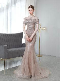 A classic V-cut neckline flaunts the high sexy slit along the leg, pairing with the totally sequined overlay completely for the most remarkable ending up touch. Queen Wedding, Dress Queen, Fish Dress, Modest Evening Dress, Dress Pesta, Pink Mermaid, Mother Wedding Dress, Lace Prom Dress, Thanks For Coming