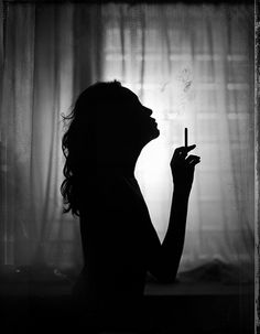 Silhouette Photography, Shadow Photography, Photographie Portrait Inspiration, Tattoo Women, Aesthetic People, Female Portraits, White Photos, Black And White Aesthetic, Black Aesthetic Wallpaper