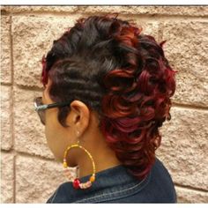 Synthetic Wigs For Black Women, Burgundy Wig, Ombre Curly Hair, Short Ombre, Wig Curly, Red To Blonde, Wig Short, Short Hair Wigs, Sassy Hair