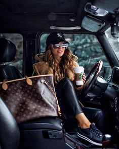 Neverfull Outfit, Louis Vuitton Wallpaper, Tas Louis Vuitton, Louis Vuitton Handbags Neverfull, Vuitton Outfit, Louis Vuitton Gm, Mia Mia Mine, Louis Vuitton Mm, Pochette Louis Vuitton