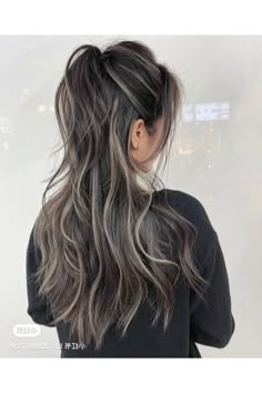 Trendy layered color hair ideas | Hairstyle tutorials ideas Rambut Brunette, Hair Color Underneath, Hairstyle Tutorials, Balayage Hair Dark, Hair Streaks