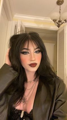 Maneater Aesthetic Makeup, Villain Era Makeup, Bad Girl Makeup Look, 80s Fashion Ideas, Dark Glam Makeup, Grunge Glam Makeup, Dark Feminine Makeup Looks, Revenge Makeup, Femme Fatale Makeup