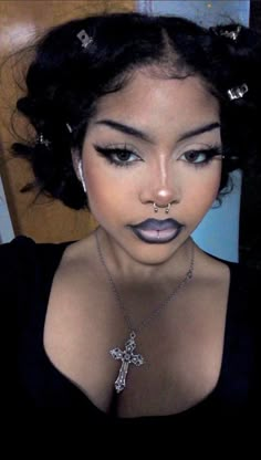 Dark Makeup Looks Gothic, Unapproachable Makeup Black Women, Black Goth Women, Emo Aesthetic Makeup, Dark Makeup Looks Black Women, Pretty Goth Makeup, Vampire Makeup Aesthetic, Grunge Makeup Black Women