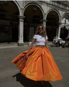 Orange Skirt Outfit, Green Shoes Outfit, Mode Dope, Orange Maxi Skirt, Veuve Cliquot, Jean Skirt Outfits, Satin Maxi Skirt, Orange Satin, Maxi Skirt Outfits