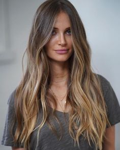 ¿Tienes el cabello quebradizo, dañado o quemado? Aquí tienes 6 maneras de recuperar tu cabello en casa sin tener que cortarlo. #cabello #dañado #quemado #estropeado #seco #quebradizo #reparar #recuperar #pelo Long Blonde, Hair Color Balayage, Hair Inspo Color, Hair Envy, Blonde Balayage, Brunette Hair, Great Hair