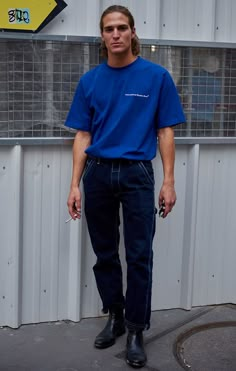 Big Tee Shirt Outfits Men, Blue Tee Outfit Men, Royal Blue Shirt Outfit Men, Dark Blue Jeans Outfit Men Street Style, Blue T Shirt Outfit Men, Dark Blue Shirt Outfit Men, Dark Blue Shirt Outfit, Street Styles 2023, Dark Blue Jeans Outfit Men