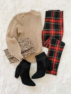 Plaid Clothes, December Outfits, School Daze, Plaid Outfits, Mode Casual, Holiday Style, Plaid Pants