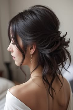 Stay casually chic with these 10 updo hairstyles with bangs, perfect for a relaxed yet stylish everyday look. Bridesmaid Hair For Layered Hair, Updos With Fascinators, Black Tie Updo Classy, Updo Bangs Wedding, Bridal Updo Bangs, Bridal Hair Updo Brunette, Bridal Updo With Curtain Bangs, Event Updo Hairstyle, Medium Length Wedding Hair With Bangs