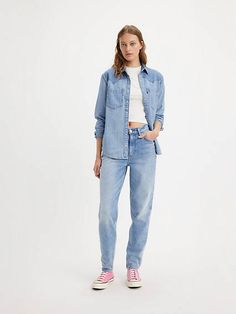 Moms have been coming through with iconic looks since day one, and their late-80s penchant for comfortable, high-waisted jeans is no exception. An elevated take on the timeless Mom jeans, these '80s Mom jeans are fitted with a high rise that's more relaxed through your thigh and calf and tapers at the ankle. A vintage-inspired fit updated with a flattering high waist Tapered leg for tailored style Front is slightly pitched forward, a vintage-inspired detail We made this garment with TENCEL™ Lyoc 80s Mom, Levis Mom Jeans, Levis Outfit, Tailored Style, Iconic Looks, Late 80s, Jeans Mom, Levis Women, Waist Jeans