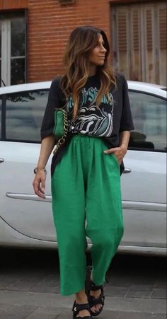 #green #outfits #summer Utility Chic Fashion, Neon Fall Outfits, Comfy Outfits Colorful, Run The World Tv Show Outfits, Fun Outfit Ideas For Women, Street Style Hot Weather, Lime Green Winter Outfit, Edgy Colourful Outfits, Gaby Shrinking Outfits