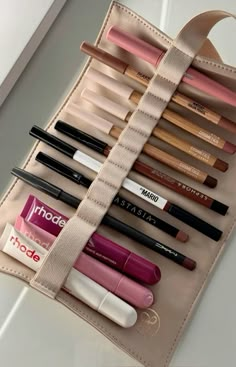 Makeup Collection Goals, Makeup Bag Essentials, Makeup List, Makeup Accesories, Small Makeup Bag, Makeup Obsession, Makeup Items, Lashes Makeup, Makeup Brands