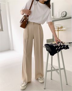 Envy Look Wave Slacks | Straight for Women | KOODING Minimalist Outfit For Women, Korean Smart Casual Outfit Women, Beige Slacks Outfit Women Casual, Women Slacks Outfit Business, Women Work Pants Outfits, Lose Trousers Outfits, Casual Outfits For Women School, Seni Formal Women, Beige Straight Leg Pants Outfit