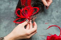 how to make a fascinator : Pin Curl Magazine Diy Hats, Pin Curl, Horse Races, Red Hat Society, Hat Tutorial, Steampunk Diy, Hair Adornments