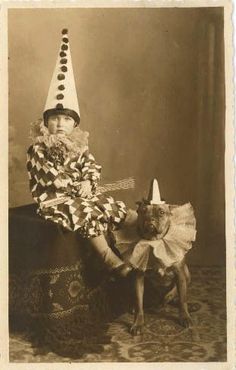 Vintage Foto's, Nanny Dog, A Clown, Airedale Terrier