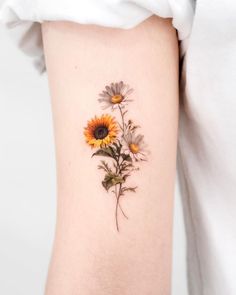 a sunflower tattoo on the right thigh