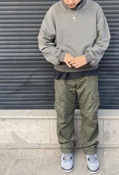 Chill Hoodie Outfit Men, Fit Ideas For Guys, Trending Male Outfits, Men’s Monochrome Outfits, Layered Hoodie Outfit Men, Male Style Inspiration, Cargo Pants Outfit Street Style For Men, Pantalon Cargo Outfits Hombre, Mens Cargo Pants Outfit Street Style