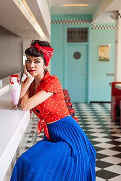 Stile Pin Up, Retro Photoshoot, Look 80s, Pin Up Vintage, Rockabilly Girl, Pin Up Photos, Vintage Photoshoot, Pin Up Photography, Rockabilly Pin Up