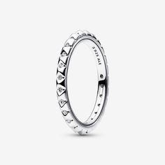 It's 90s and chill in sterling silver with the Pandora ME Pyramids Ring. This ring is punctuated by pyramid studs with clear cubic zirconia stones set between them. A grooved line along the edges of the ring adds a subtle, sleek design detail. Edgy yet elegant, this effortlessly cool piece will become a go-to option that works with everything, inspiring you to customise a fresh look every day. - Pandora ME Pyramids Ring - Sterling silver / Cubic Zirconia / Clear - Sz. 7 Pandora Me, Mesh Bracelet, Fresh Look, Lab Created Diamonds, Stackable Rings, Stacking Rings, Stone Settings, Chain Bracelet, Sleek Design