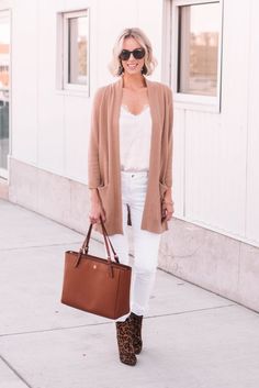 4 Ways to Wear White Jeans this Fall - Straight A Style Best White Jeans, Tan Outfit, White After Labor Day, What To Wear To Work, Straight A, Layering Outfits, Neutral Outfit