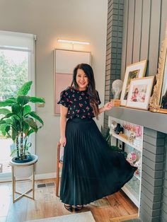 5 Tips How to Wear Long Skirts Without Looking Frumpy Black Long Skirt Outfit, Long Skirt Outfit, Pink Skirts, Outfit Ideas For Church, Sheer Maxi Skirt, Form Fitting Tops, Long Skirt Fashion